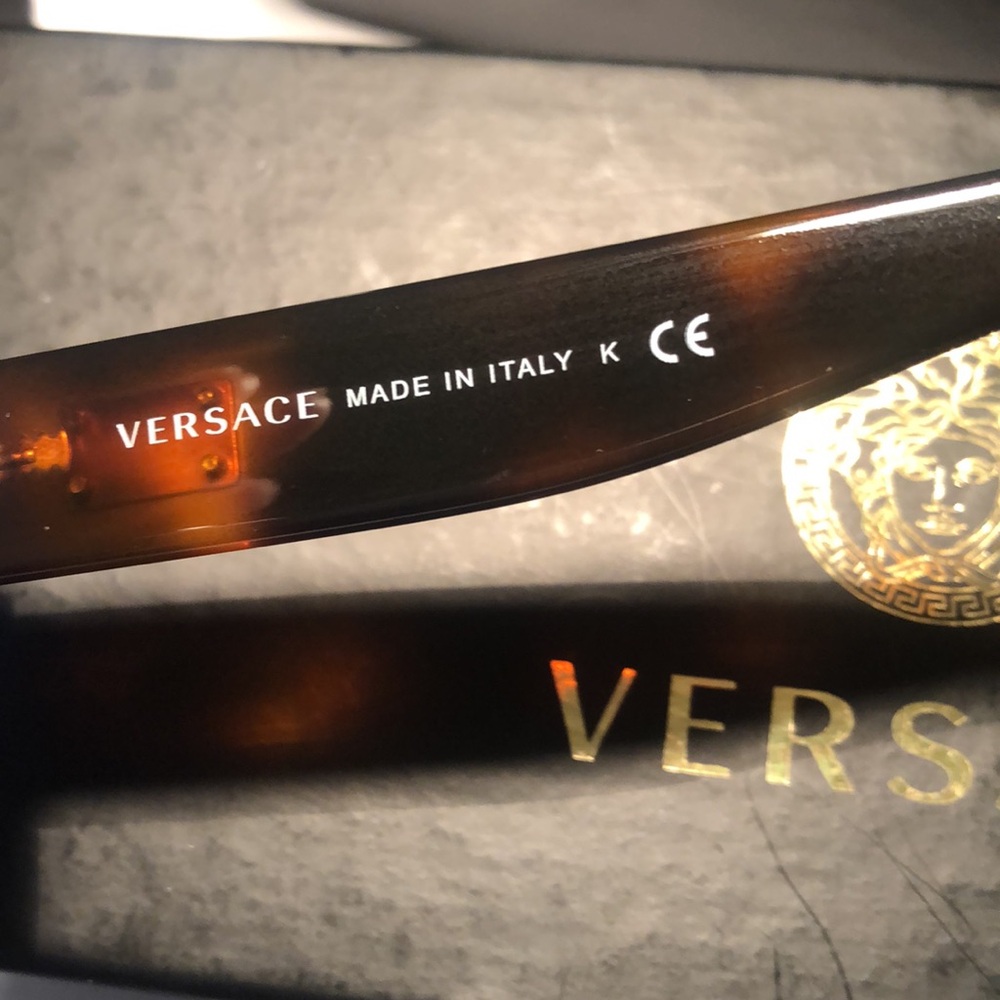 Versace Gianni Couture Jackie O style tortoiseshell sunglasses, hard case, box - Picture 7 of 12